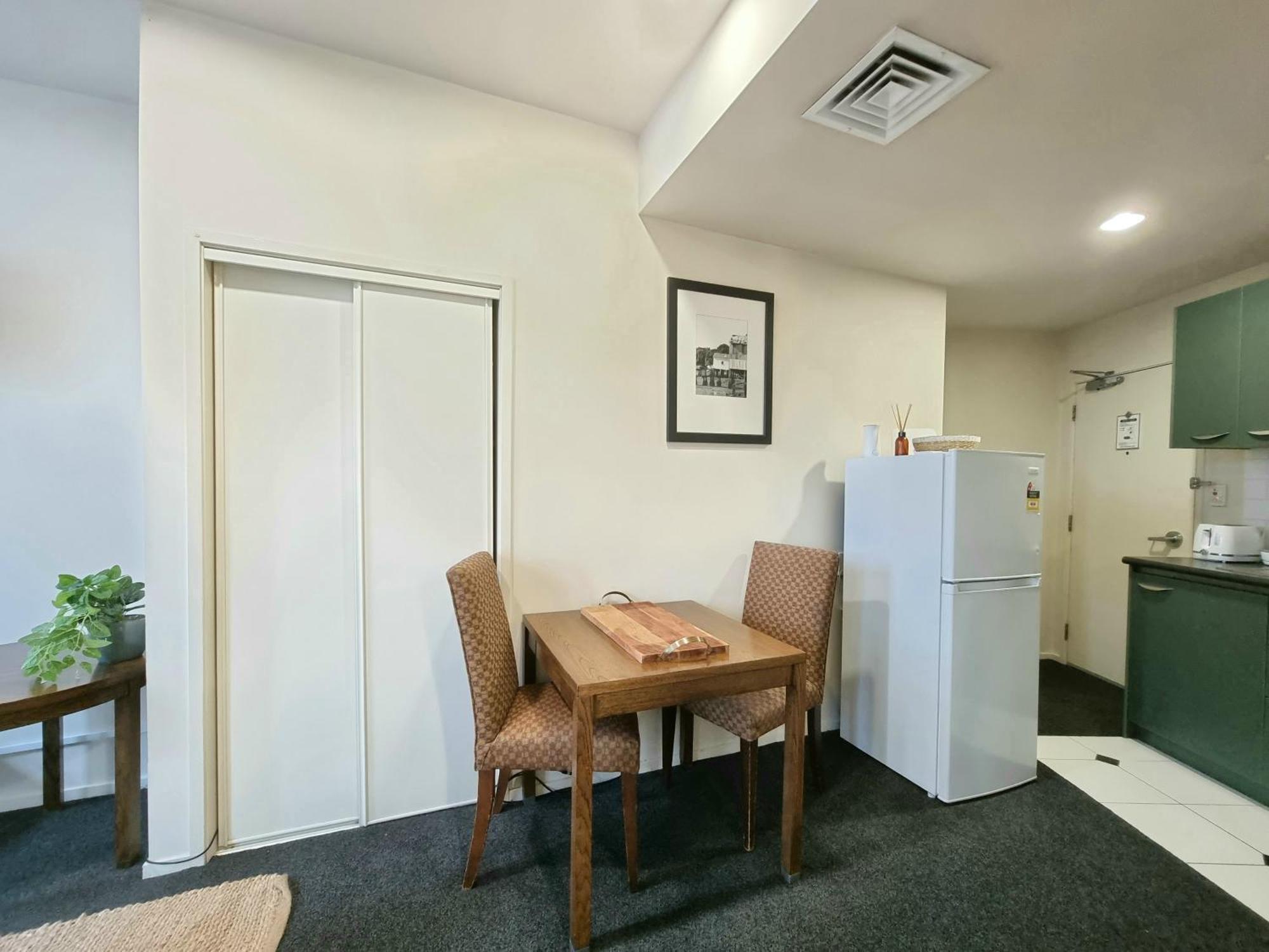 Urban Deco Apartment On Queen Street Όκλαντ Δωμάτιο φωτογραφία