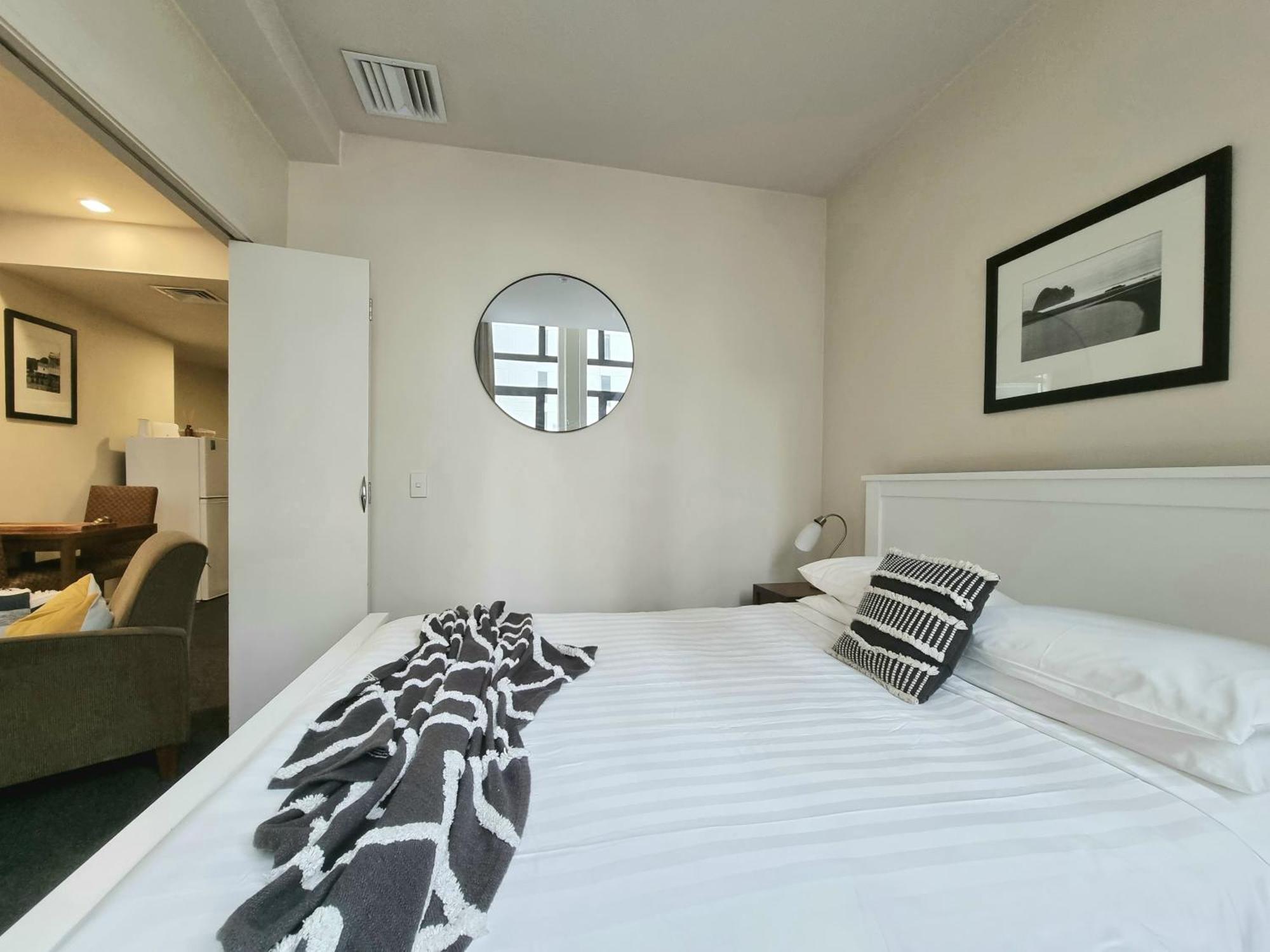 Urban Deco Apartment On Queen Street Όκλαντ Δωμάτιο φωτογραφία